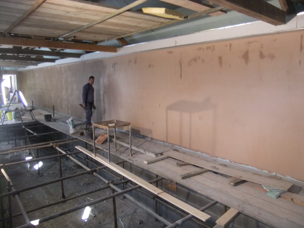 Swimming Pool walls being plastered